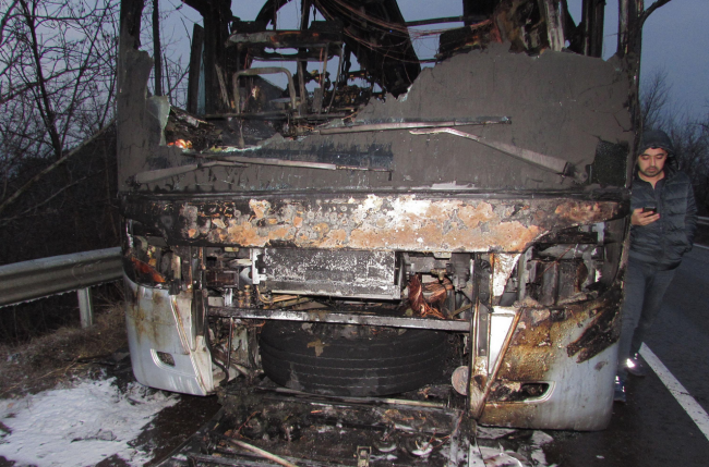 Турски автобус изгоря на пътя Русе - Бяла рано сутринта