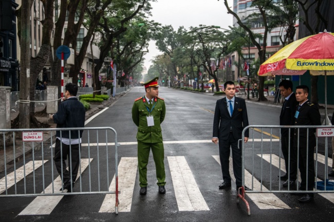 Ким Чен-ун пристигна във Виетнам, след като прекоси цял Китай с бронирания си влак