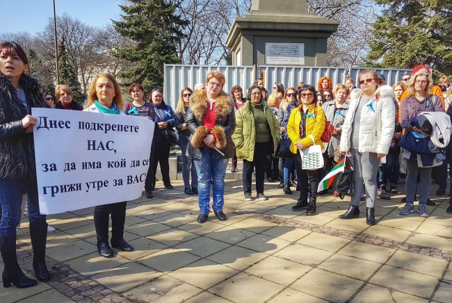  Медиците във Варна излязоха на протест