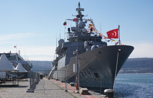  Турски бойни кораби акостираха във Варна