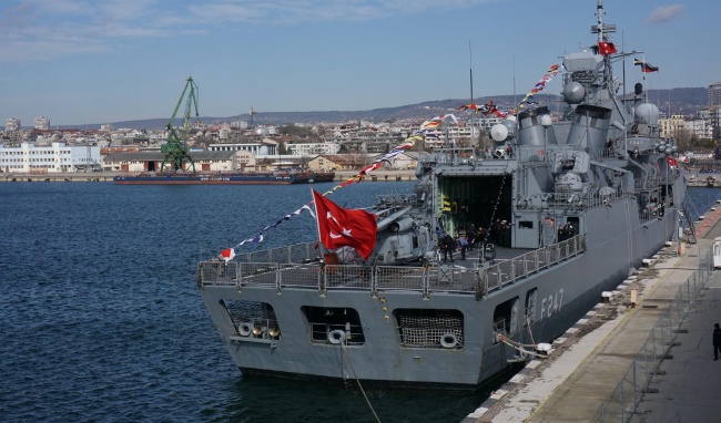  Турски бойни кораби акостираха във Варна