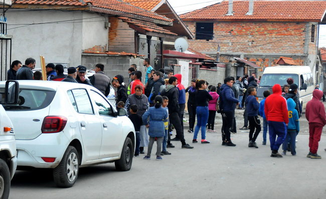 Полицейска спецакция в ромската махала в Бургас