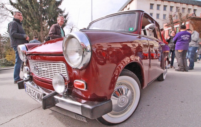 Трабант фест напълни с двутактови автомобили центъра на Велико Търново