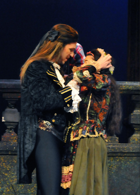Оперният певец Валери Турманов предложи брак на сцената на Бургаската опера
