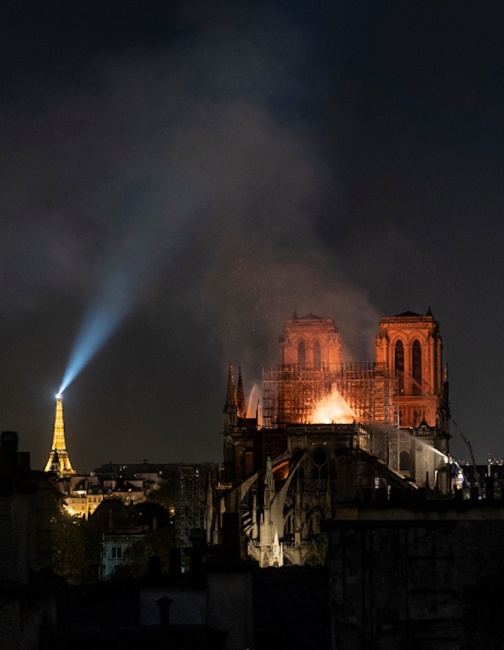 Пожар в катедралата Нотр Дам в Париж