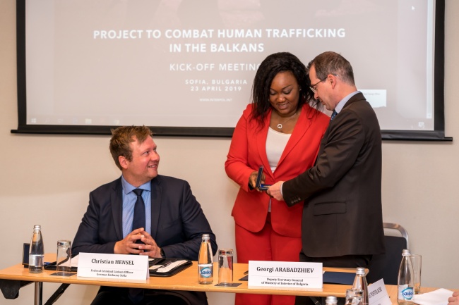 Стартира проект на ИНТЕРПОЛ, свързан с борбата с трафика на хора на Балканите