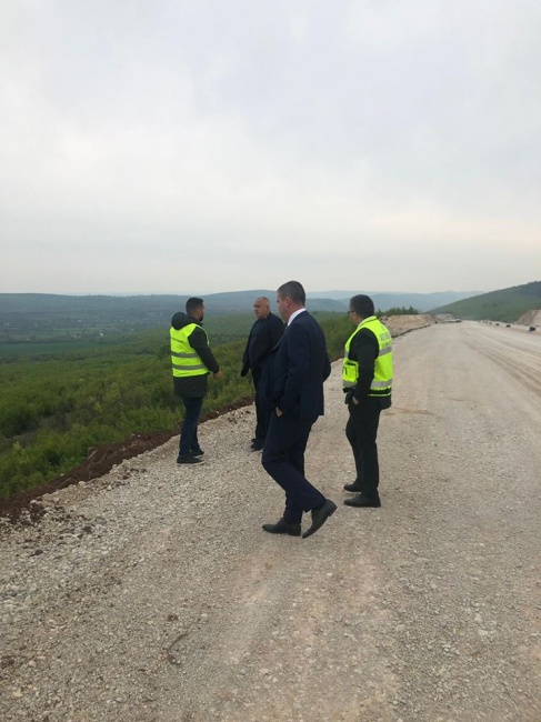 Борисов провери изграждането на отсечката между Ябланица и Боаза на АМ „Хемус“