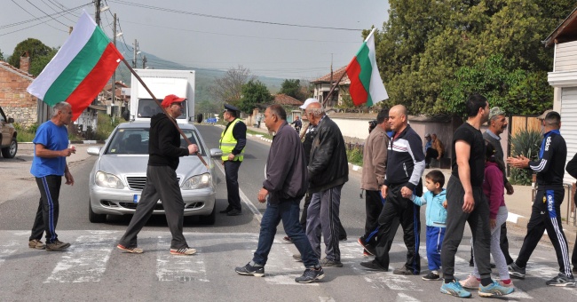  Селяни от Конуш блокираха пътя за Гърция в знак на протест