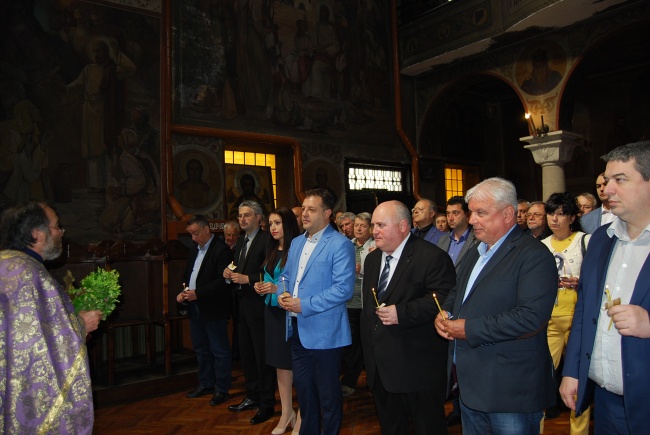 С молебен за здраве и успех ГЕРБ - Велико Търново откри кампанията си за евроизборите 