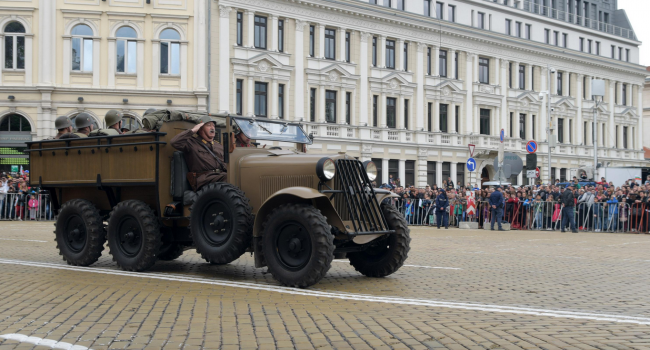 Традиционният Гергьовденски парад на въоръжените сили се проведе в София