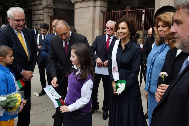 Президентът Румен Радев и шефката на ЮНЕСКО Одри Азуле поведоха тържественото шествие за 24 май