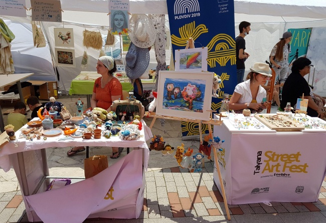 Фестивал събра десетки улични артисти във Варна