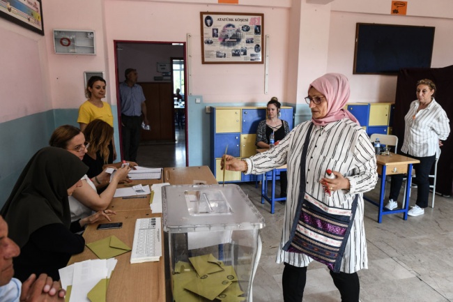 Решаващи избори за кмет на Истанбул се провеждат в Турция