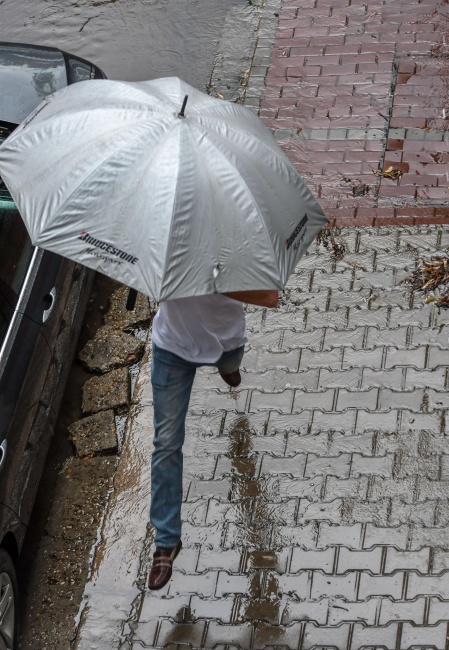 Пореден проливен дъжд се изля над София