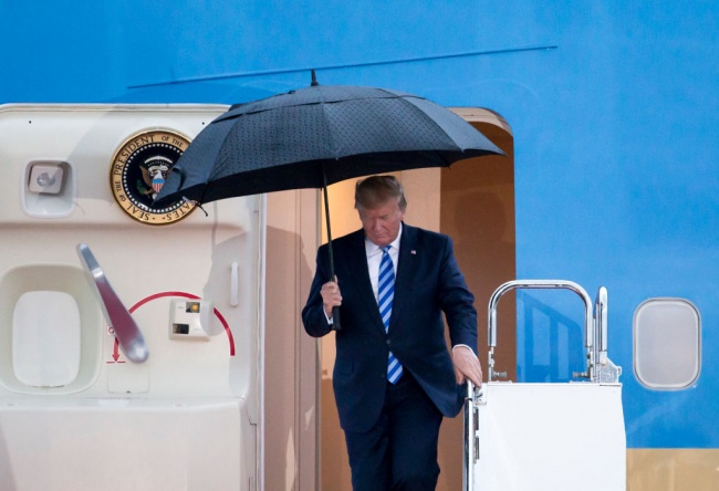 Тръмп пристигна в Япония за срещата на Г-20