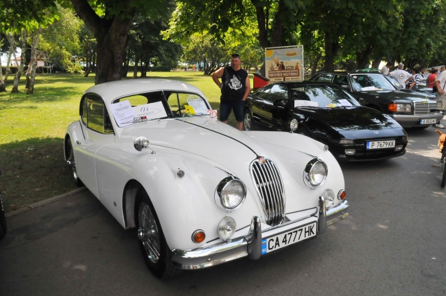 Ретро парад показва ценни автомобили от 8 държави в Бургас