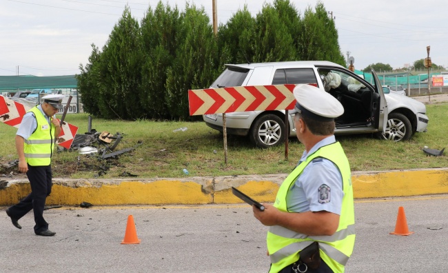  Млад шофьор катастрофира на кръгово в Хасково 