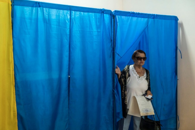 Партията на Зеленски печели предсрочните избори в Украйна