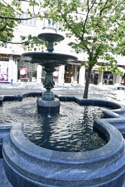 След 14 години фонтанът на площад Славейков отново работи