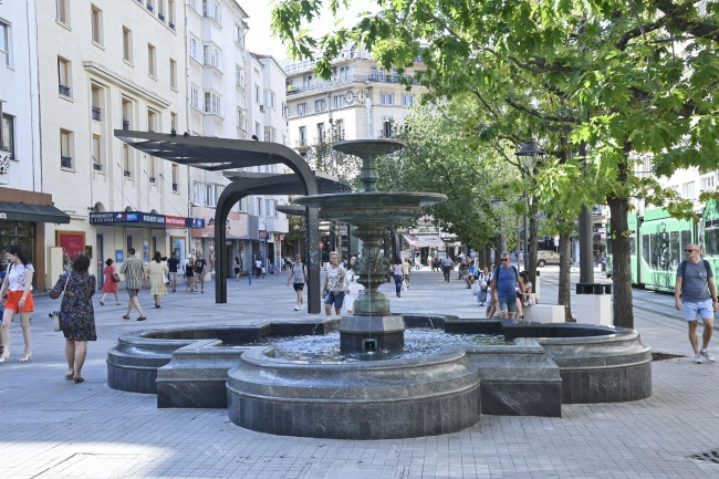 След 14 години фонтанът на площад Славейков отново работи