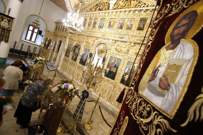 Вярващи изпълниха църквите на Голяма Богородица в Хасково 