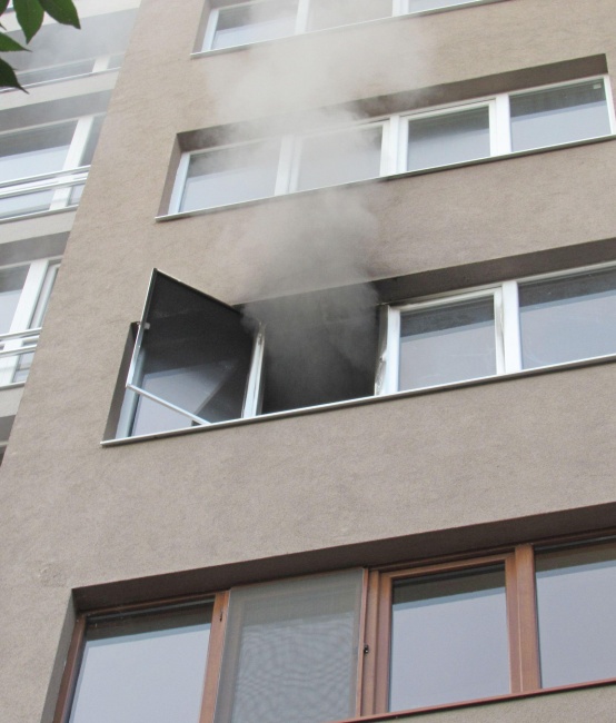 17-годишна оцеля в пожар в апартамент в Русе 
