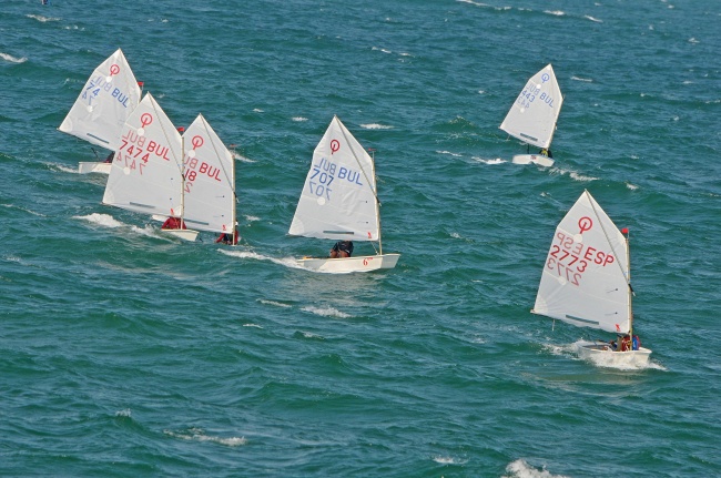 Ветроходци се състезават край Бургас
