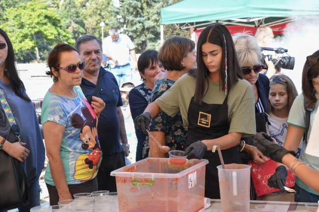 В София се провежда третото издание на фестивала на розовия домат