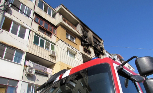Възрастен мъж загина при пожар в дома си в Русе