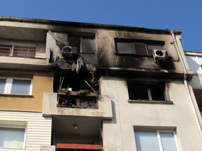 Възрастен мъж загина при пожар в дома си в Русе