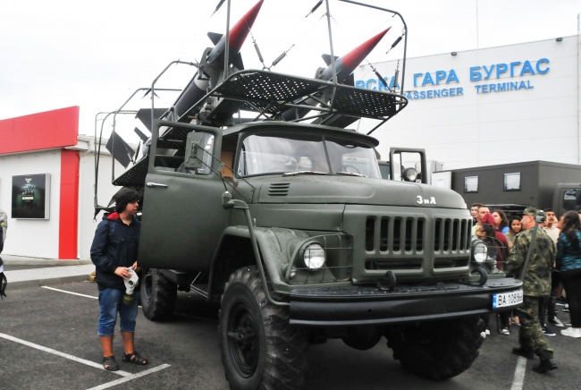 Армията набира войници с демонстрация по задържане на кораб в акваторията на Бургас