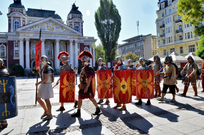 Античен фестивал „Сердика е моят Рим“ стартира с дефиле от пет държави в София