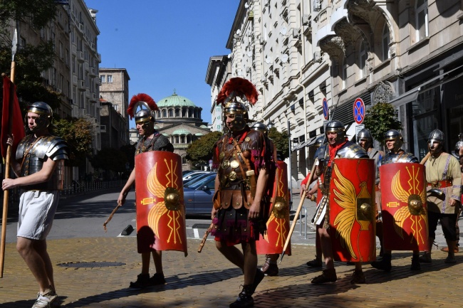 Античен фестивал „Сердика е моят Рим“ стартира с дефиле от пет държави в София