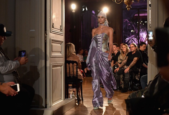 Риана представи колекцията си ''Фенти'' на Парижката седмица на модата