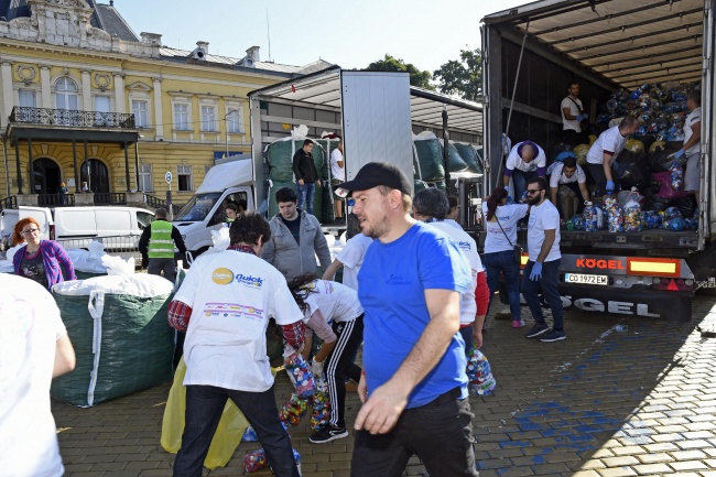  Стотици се включиха в благотворителната инициатива „Капачки за бъдеще“ в София