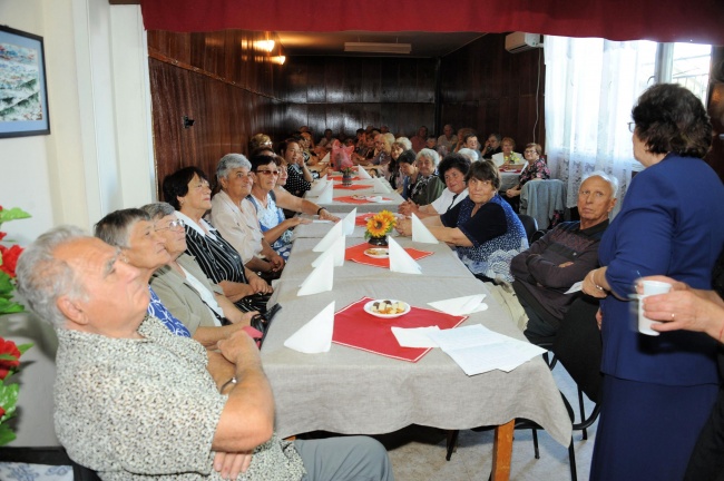 Пенсионери отбелязаха Международния ден на възрастните хора