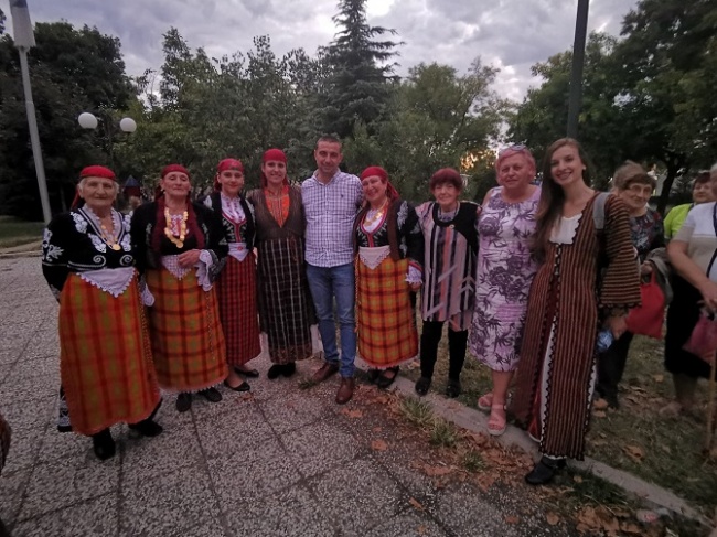 Кандидатът на ГЕРБ за кмет на пловдивския район „Западен“ Димитър Колев с музикален подарък за жителите на районa