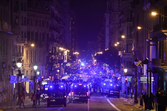 Протести в Каталуния: Стотици са ранени 