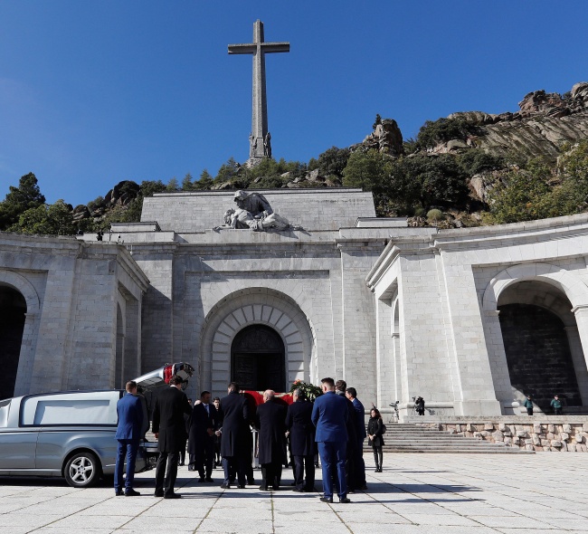 Ексхумираха тялото на Франсиско Франко от мавзолея в Долината на падналите