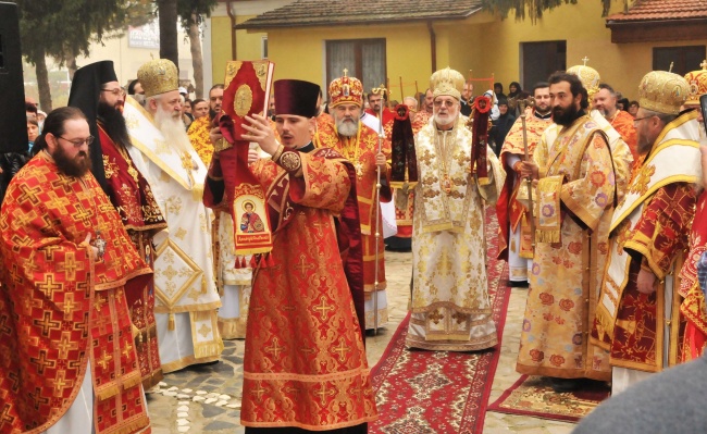 Митрополити от чужбина уважиха празника Димитровден в село Калипетрово