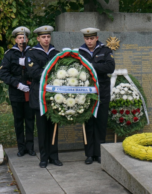 Военните моряци във Варна почетоха паметта на загиналите воини