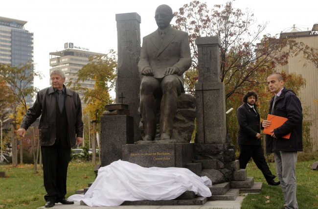 Откриха мемориал на Симеон Радев в София