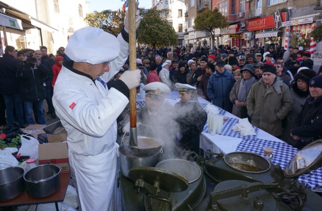 Морските хора във Варна празнуват Никулден