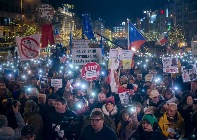 50 000 искат оставката на Бабиш в Прага 