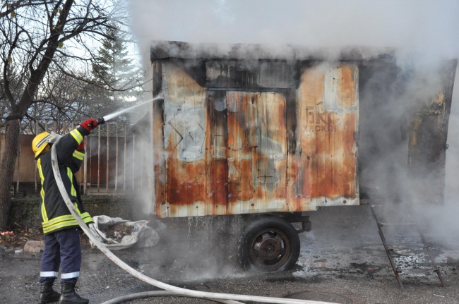 Пожар изпепели фургон в Хасково