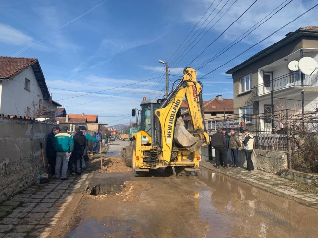 Отстраниха голяма водопроводна авария в Перник