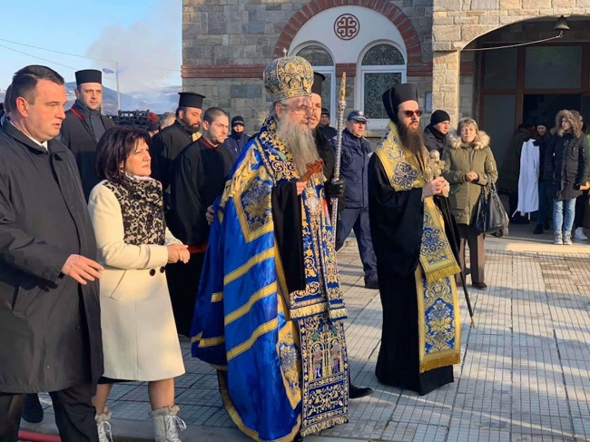 Цвета Караянчева участва в Богоявленския ритуал в Кърджали
