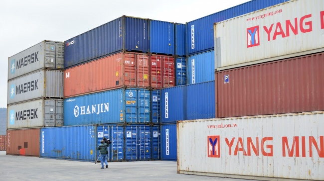 На пристанището във Варна бяха открити 25 контейнера с незаконен боклук от Италия