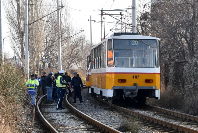 Верижна катастрофа между трамваи в София. Един загина, 10 са ранени 