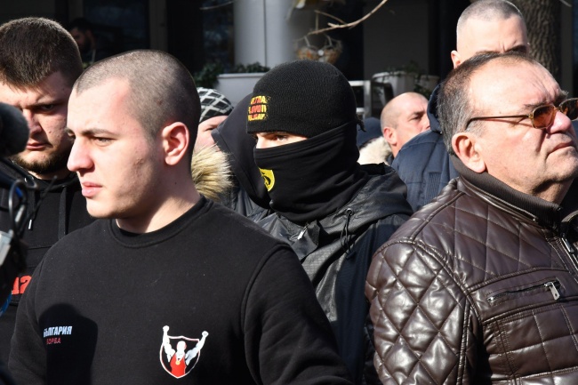  Фенове на Ботев Пловдив на протест пред гръцкото посолство 